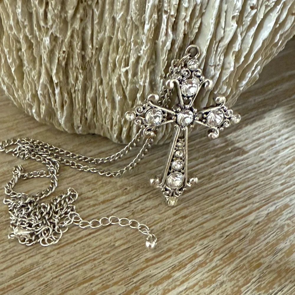 Elegant Silver Cross Pendant Necklace